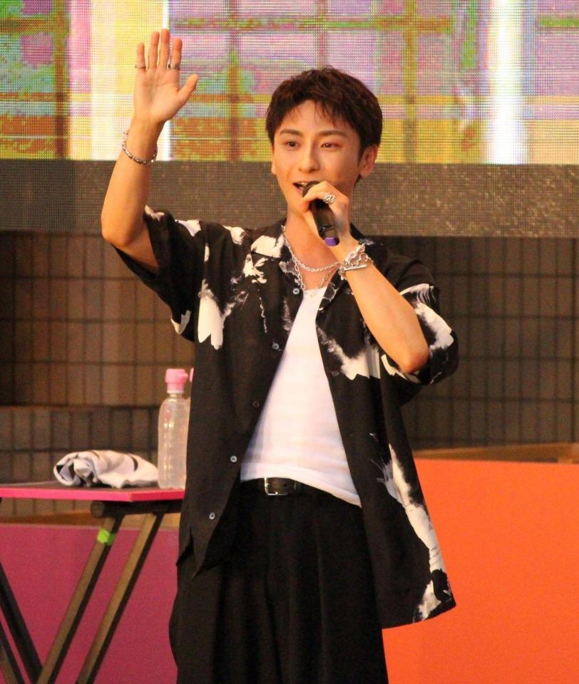 　「東京レインボープライド２０２４」のトークショーに登場したＡＡＡ・與真司郎