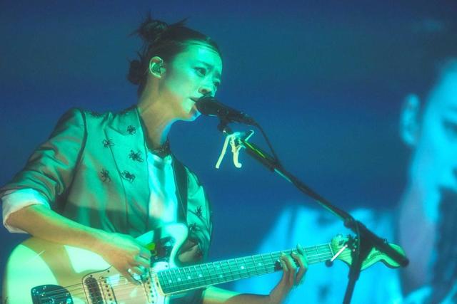 羊文学に1万2000人熱狂 横浜アリーナでライブ「見たことない