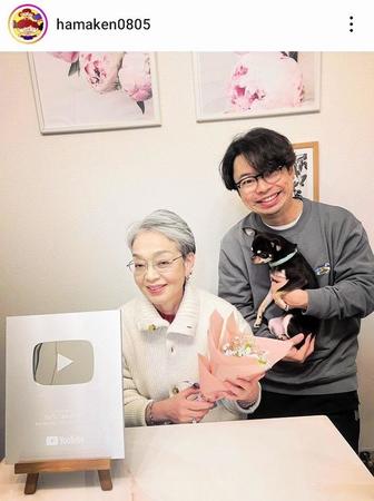 　浜野謙太のインスタグラム＠ｈａｍａｋｅｎ０８０５より。ばぁばとの２ショット
