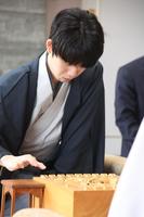 　対局に臨む藤井聡太叡王（提供：日本将棋連盟）