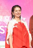 　横浜国際映画祭レッドカーペットセレモニーに登場した小泉今日子（撮影・佐々木彰尚）