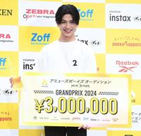 　グランプリを受賞し笑顔を黄兆銘さん（撮影・園田高夫）