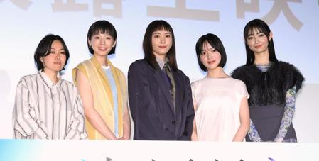 　（左から）瀬田なつき監督、夏帆、新垣結衣、早瀬憩、小宮山莉渚（撮影・堀内翔）