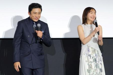 　笑顔で話す松本幸四郎（左）と中村ゆり（撮影・吉澤敬太）