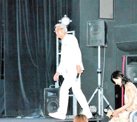 　「ラストターン　福山健二７１歳、二度目の青春」の公開記念舞台あいさつに登場した岩城滉一