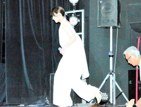 　「ラストターン　福山健二７１歳、二度目の青春」公開記念舞台あいさつに登場した高月彩良