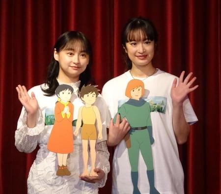 　舞台「未来少年コナン」に出演する影山優佳（左）と門脇麦