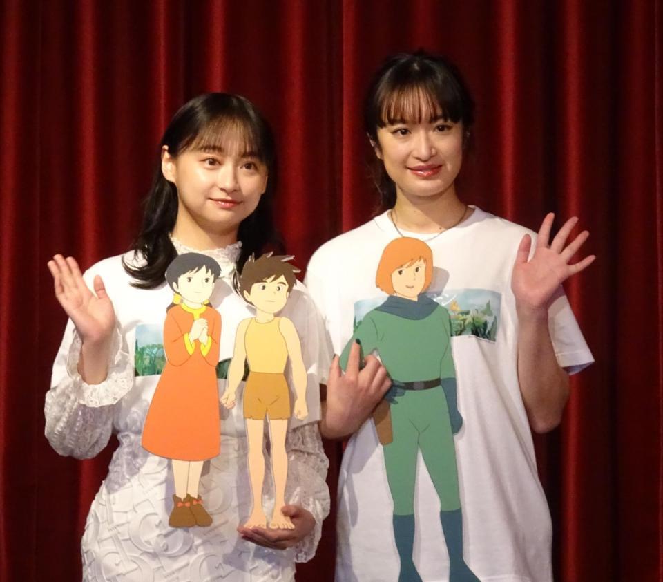 　舞台「未来少年コナン」に出演する影山優佳（左）と門脇麦