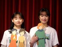 　舞台「未来少年コナン」に出演する影山優佳（左）と門脇麦