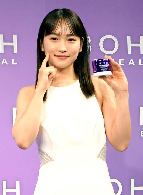 川栄李奈29歳 雰囲気激変、衝撃ワンピで会見 シースルーで背中全部