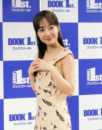 　写真集発売イベントを行った前田希美