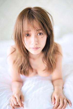 　前田希美の写真集「ＮＥＶＥＲ」のすっぴんショット　Ⓒ熊谷貫／集英社