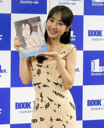 　写真集発売イベントを行った前田希美