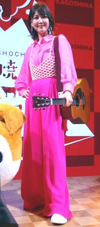 　スペシャルライブを行ったシンガー・ソングライターのおかゆ