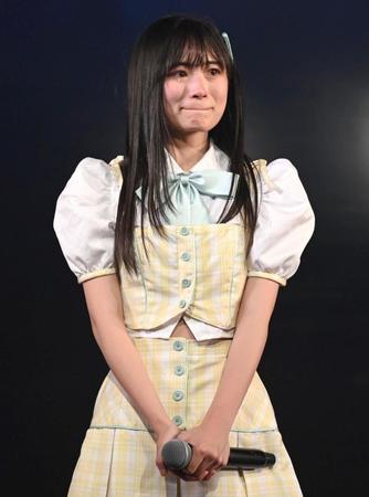 　公演デビューを果たし、涙を流す奥本カイリ（撮影・棚橋慶太）