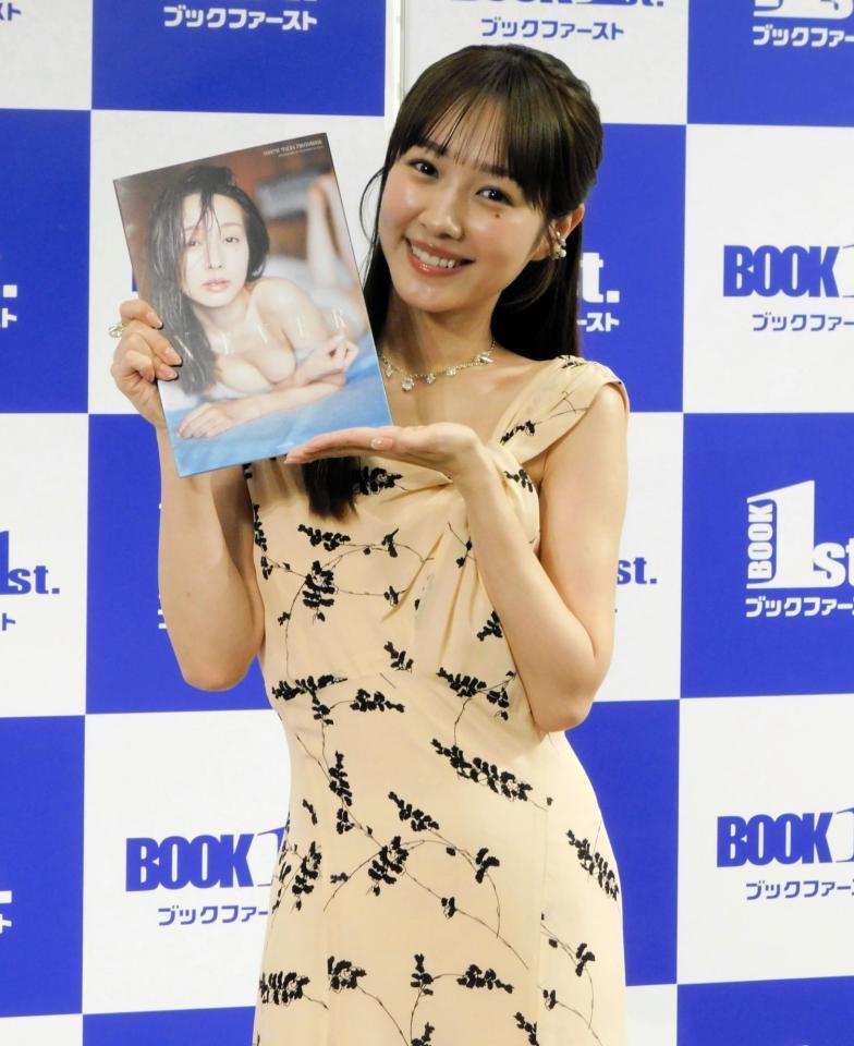 　写真集発売イベントを行った前田希美
