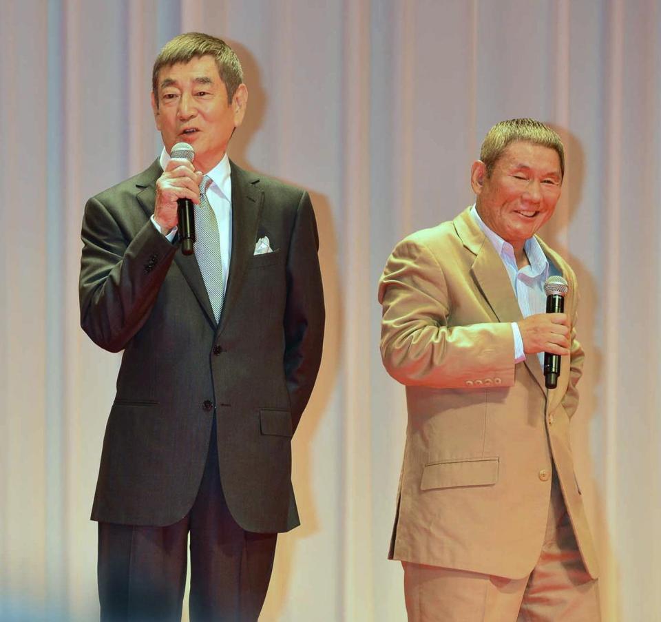 　２０１２年、映画「あなたへ」の試写会での高倉健さん。右はビートたけし