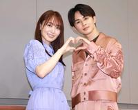 　“ビジネス婚”の夫婦役を演じる菅井友香（左）と草川拓弥（撮影・金田祐二）