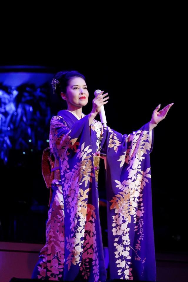 藤あや子 術後初の公の場で圧巻唱、5月上旬に子宮＆卵巣を全摘/芸能