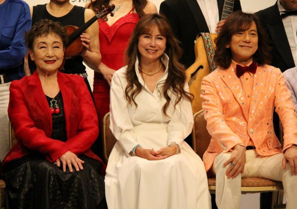 　発表会に出席した（左から）加藤登紀子、中村あゆみ、ダイアモンド☆ユカイ