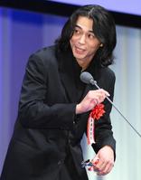 　主演男優賞を受賞してあいさつする東出昌大（撮影・堀内翔）