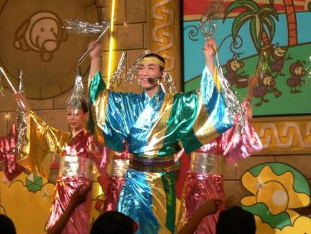 　「マジーのわくわく宝島ショー」で華麗なダンスを披露した真島茂樹氏（２００５年７月撮影）