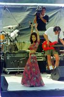 　阪神大震災救済コンサート「日本をすくえ９５」に出演した中森明菜＝１９９５年８月１２日