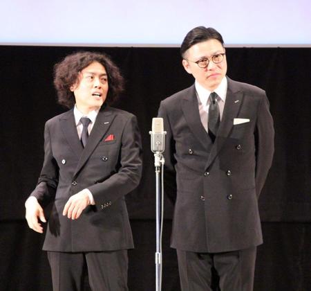 　漫才を披露するガクテンソクのよじょう（左）と奥田修二