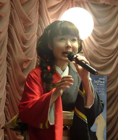 新曲「悲しいめぐり逢い」発売記念イベントを行った演歌歌手・田川寿美