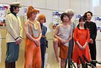 　「未来少年コナン」に出演する（前列左から）成河、加藤清史郎、影山優佳（後列左から）宮尾俊太郎、門脇麦、椎名桔平、今井朋彦（撮影・持木克友）