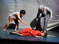 　熱演する影山優佳（中央）、加藤清史郎（左）、椎名桔平（撮影・持木克友）