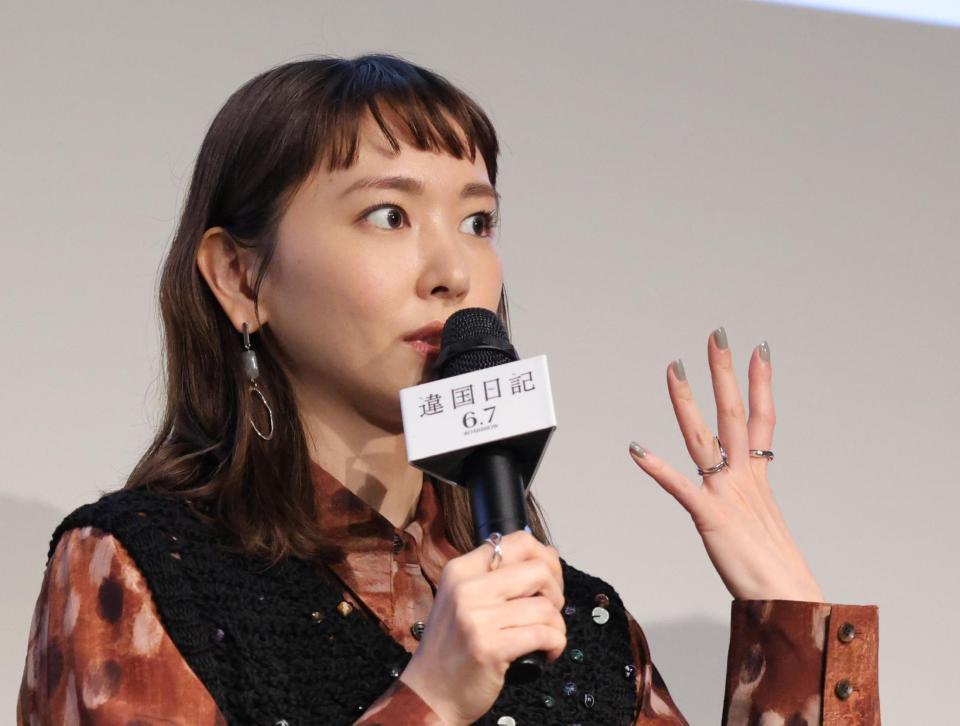 　イベントでトークする新垣結衣（撮影・西岡正）