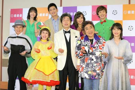 　（前列左から）玉野和紀、久本雅美、中村雅俊、コロッケ、田中美佐子、（後列同）土生瑞穂、松田悟志、小川菜摘、林翔太（撮影・吉澤敬太）