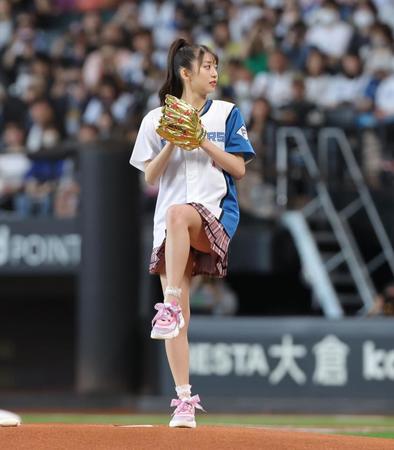 熱狂的日本ハムファンの牧野真莉愛　始球式の舞台裏明かす　球審からまさか？「このポーズでプレイボールしますね」
