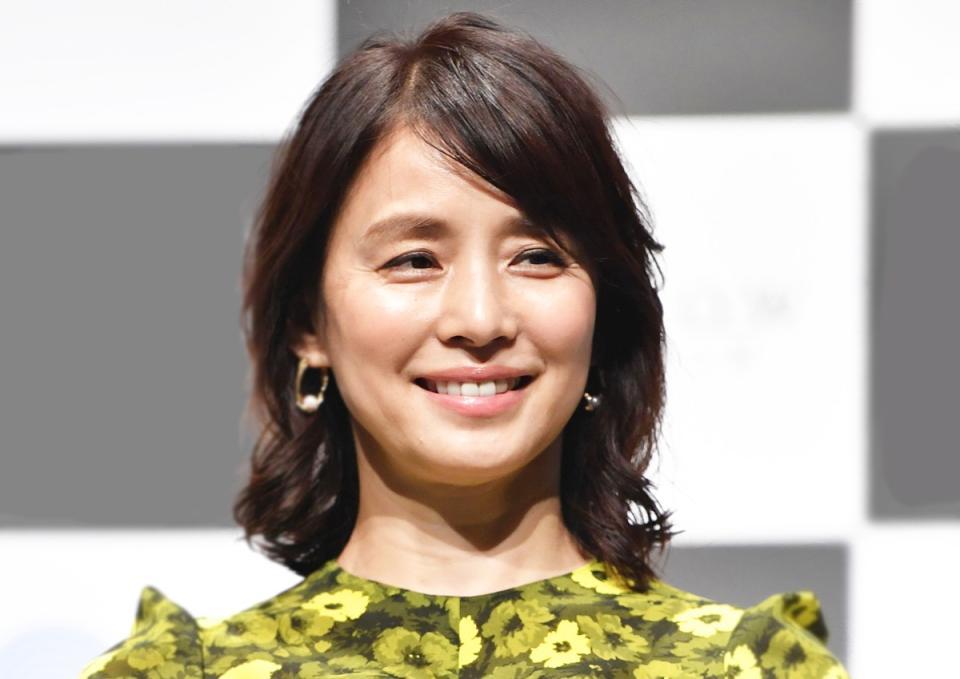 まさか」「2度見」石田ゆり子54歳 すっぴん爆発寝癖姿が反響「寝癖