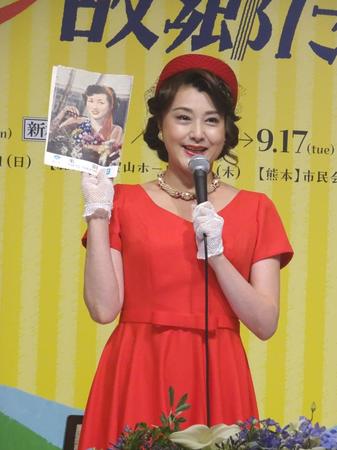 　会見に出席した藤原紀香