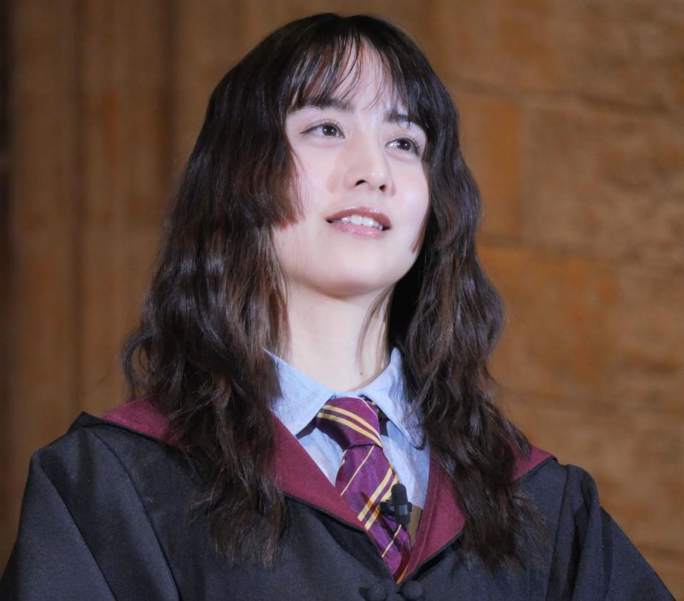 　ホグワーツの制服姿で登場した山本美月