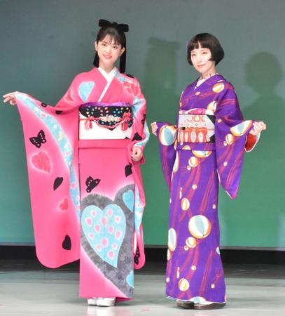 　着物姿の松村沙友理（左）と吉岡里帆