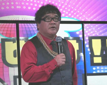 　会見に出席したカンニング竹山