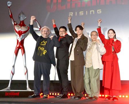 　（左から）シャノン・ディンドル監督、ジョン・アオシマ共同監督、山田裕貴、小日向文世、早見あかり