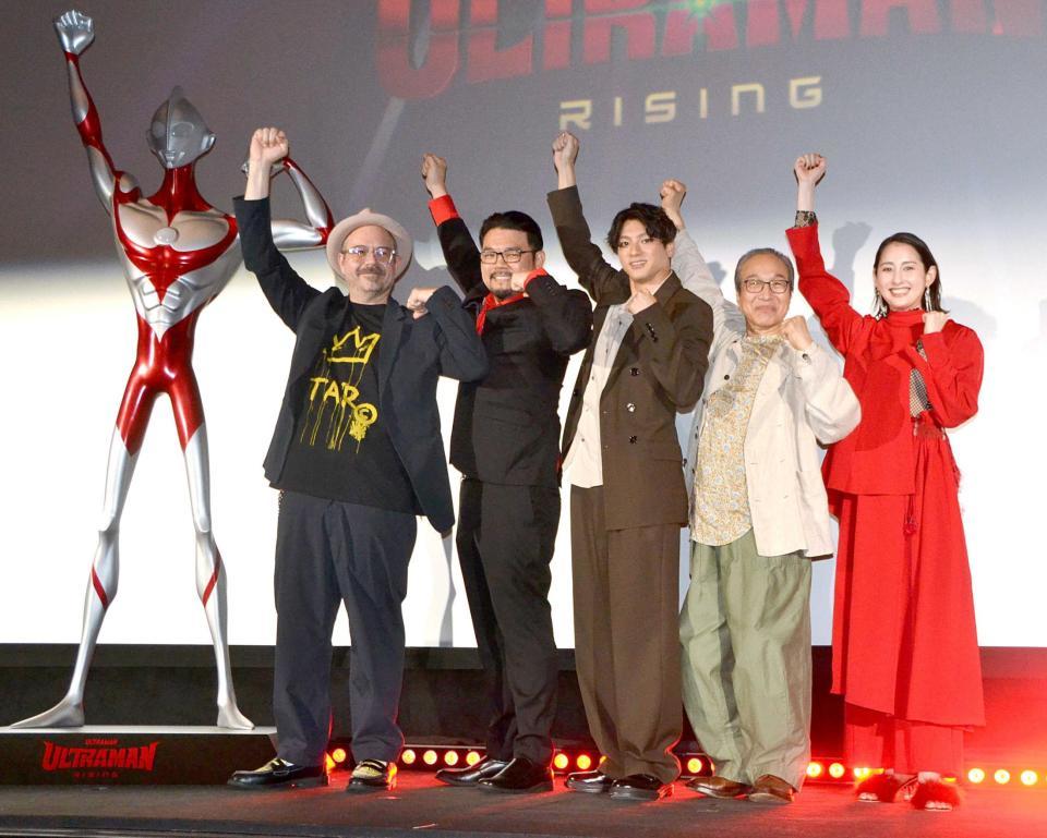 　（左から）シャノン・ディンドル監督、ジョン・アオシマ共同監督、山田裕貴、小日向文世、早見あかり