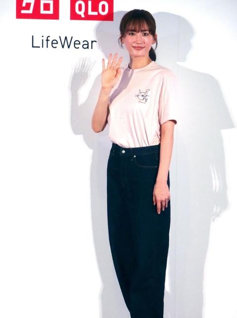 綾瀬はるか 自身デザインのピンクTシャツで小学生から熱視線 自身も 