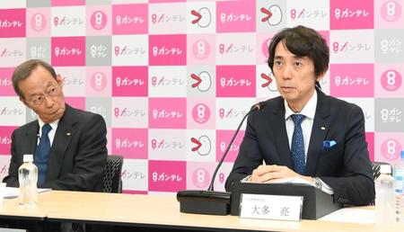 　新社長としての抱負を述べる大多亮氏。左は福井澄郎会長＝関西テレビ（撮影・高部洋祐）