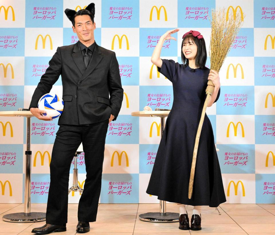 　マクドナルドの新商品発表イベントに出席した槙野智章（左）、長濱ねる