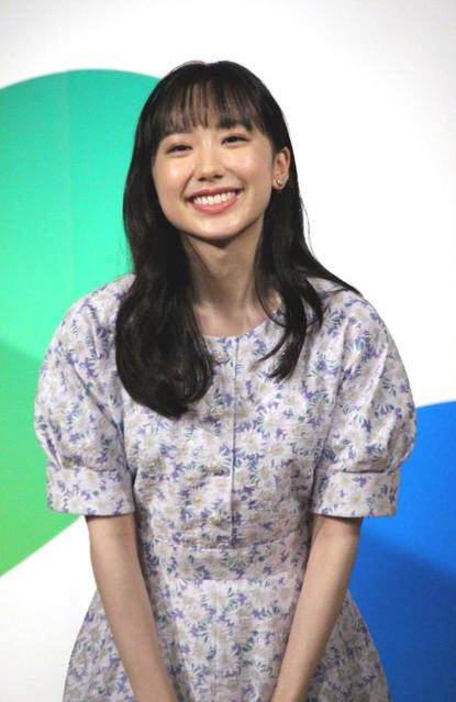 芦田愛菜 ２０歳前日に大人びたラインの花柄ワンピ「皆さんと一緒に幸せな未来を」/芸能/デイリースポーツ online