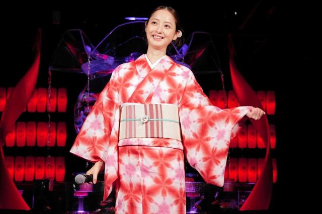 佐々木希 うっとり浴衣姿 幼少期の思い出語る「ぼーっと眺めている時間