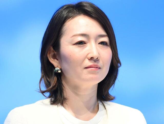 狩野里恵 テレ東・狩野恵里アナが涙目写真「心に開いた大きな穴がなかなか埋まらない」今年４人が退社 惜別３ショット/芸能/デイリースポーツ online