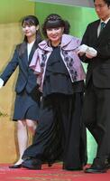 　放送文化基金５０周年記念賞を受賞し登壇する黒柳徹子（撮影・持木克友）