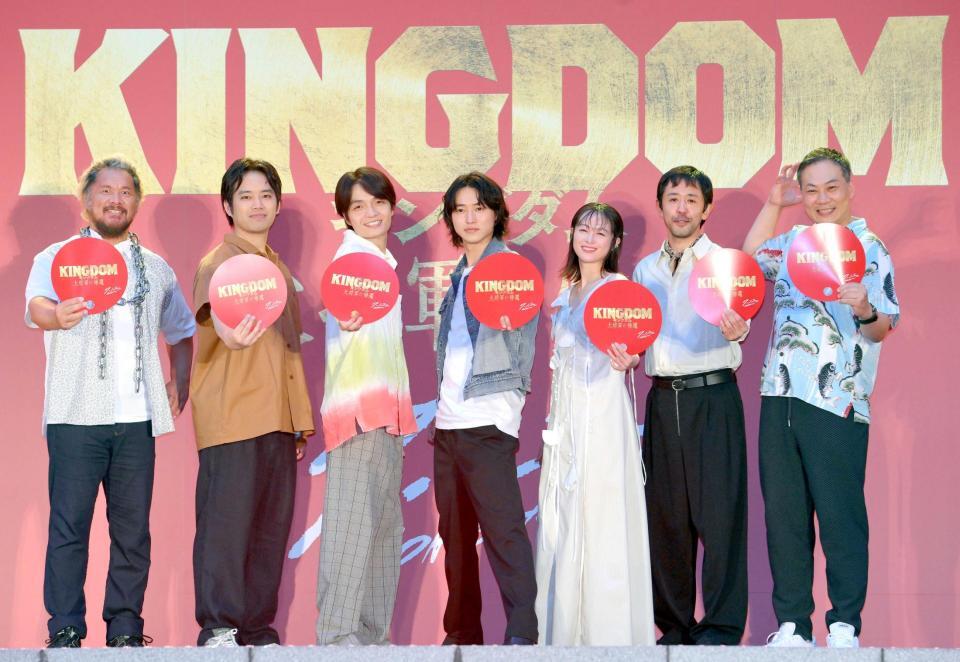 　（左から）真壁刀義、三浦貴大、岡山天音、山﨑賢人、清野菜名、濱津隆之、田中美央（撮影・伊藤笙子）