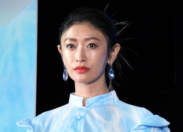 山田優誕生日祝いに芸能界引退の弟登場、押切もえらも集結「40歳信じ